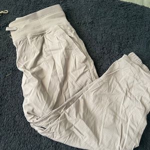 Lululemon capri studio